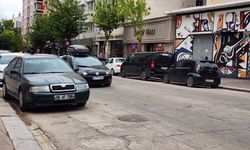 Eskişehir'deki caddede ulaşım çileye döndü: Trafik kilitlendi