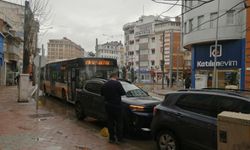 Eskişehir'de kavşaklardaki hatalı park trafiği kilitliyor!