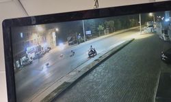 Eskişehir’de motosiklet sürücüsü 16 yaşındaki yayaya çarptı: Kaza anı kamerada