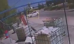 Eskişehir’de otomobil virajı alamayıp iş yerine daldı!