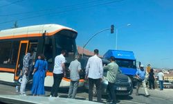 Eskişehir’de tramvay seferlerini aksatan kaza!