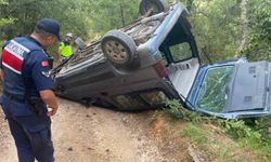 Bilecik'te kontrolden çıkan hafif ticari araç takla attı