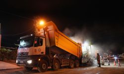 Eskişehir’de gece mesaisi! Büyükşehir ekipleri yolları yeniliyor
