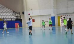 Parkede geleceğin hentbolcuları yetişiyor