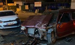 Eskişehir'de iki araç kafa kafaya çarpıştı