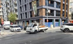 Eskişehir'in işlek caddesinde elektrikler kesildi, trafikte karıştı!