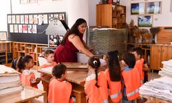 Atık kağıtlar çocukların ellerinde yeniden hayat buldu