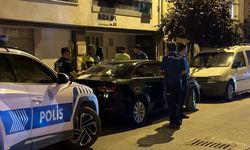Eskişehir’de arkadaşlarını arabada bırakıp kaçtı: Binlerce lira ceza yedi!