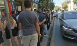 Eskişehir’de nüfus kuyruğu ana caddeye taştı: Canlarını tehlikeye attılar