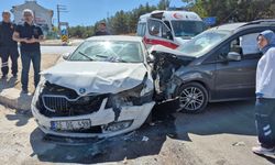 Eskişehir'de iki araç birbirine girdi: 3'ü çocuk 7 yaralı