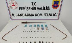 Eskişehir’de müşteri ararken yakalandı: Evinden bakın neler çıktı!
