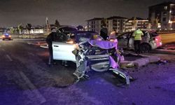 Eskişehir’de feci kaza! 2 araç hurdaya döndü, 3 yaralı