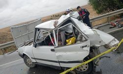 Eskişehir'de yolunda tır otomobili biçti: 2 ölü!