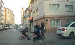 Eskişehir’de korkutan anlar kamerada: Bisikletli çocuk son anda kurtuldu