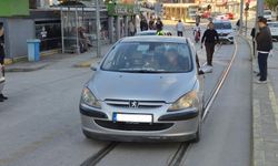 Eskişehir'de tramvay seferlerini aksatan kaza!