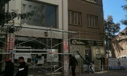 Eskişehir’de iki hasarlı bina için yıkım çalışması