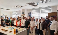 Hastanede pastalı kutlama