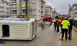 Afyon'da iki minibüs çarpıştı, 16 kişi yaralandı