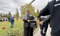 Eskişehir'de cami önünde siyah çöp poşetiyle dilendi!