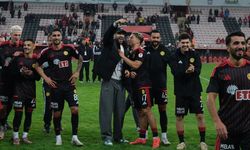 Ahmet Dereli arkadaşlarını tebrik etti