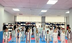 Önder’in tekvandocuları yeni kuşakları bağladı