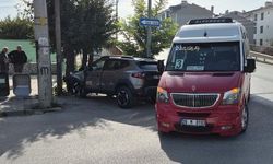 Hindistan Kavşağı'na benzetiliyor, Eskişehir'de hız sonrası kaza!
