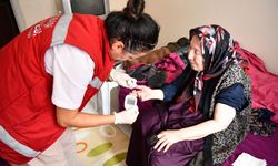Tepebaşı’nda yalnızlığa geçit yok: TEBEV ihtiyaç sahiplerinin yanında