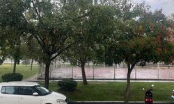 Eskişehir’de aniden bastırdı: Sağanak yağış hayatı durdurdu!