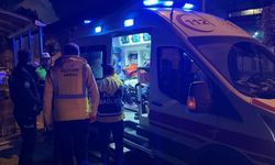 Eskişehir’de tramvay durağına daldı, araç içinde sıkışınca ekipler yardımına koştu!