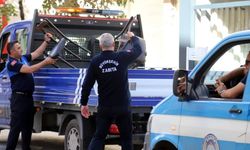 Eskişehir’de yayaların yolunu kapatan malzemelere el konuldu