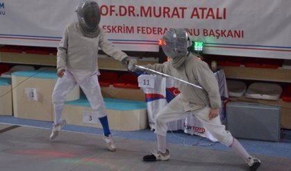 Geleceğin eskrimcileri yetişiyor