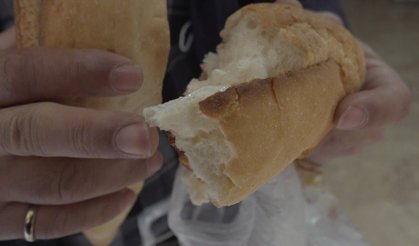 Eskişehir'de fırından aldığı ekmeğin içinden bakın ne çıktı
