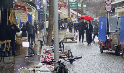 Eskişehirliler sağanak yağışa hazırlıksız yakalandı!