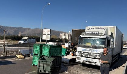 Afyon'da tır kazası: Ortalık savaş alanına döndü!