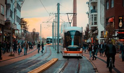 Bayram dönüşü tramvayda kriz: Seferler durdu