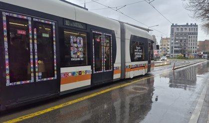 Eskişehir sağanak altında: Cadde ve sokaklar boş kaldı!