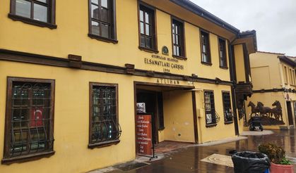 Eskişehir'deki çarşı ziyaretçilerini zamanda yolculuğa çıkarıyor