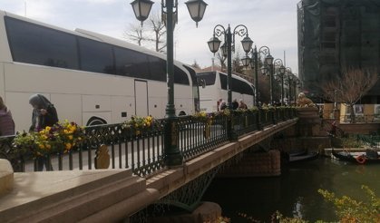 Eskişehir'de yasak var ama takan yok!