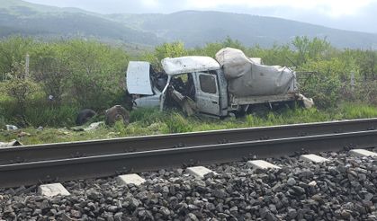 Kütahya’da hemzenin geçitte kaza, seferler durduruldu!
