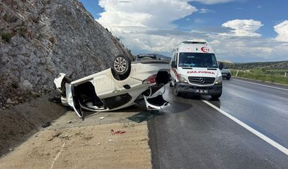 Afyon'da takla atan araç refüje girdi!