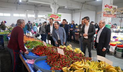 Başkan Ataç Çamlıca Pazarı'nda vatandaşın nabzını tuttu