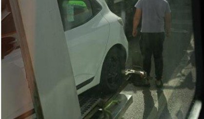Eskişehir'de trafik ışığında duramadı, tır sürücü araçta sıkıştı!