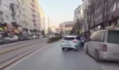Eskişehir'de “çekiyor mu?” dedi, saniyeler sonra kaza yaptı