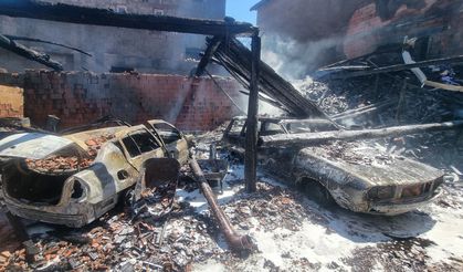 Kütahya'da korkutan yangın: 3 ev hasar gördü, 2 araç küle döndü!