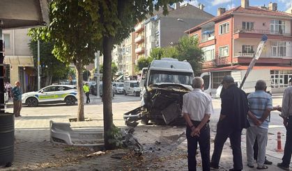Eskişehir'de korkutan kaza: 4 araç birbirine girdi!