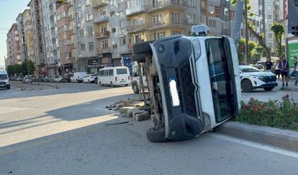 Eskişehir’de işçi servisi yan yattı: Facianın eşiğinden dönüldü