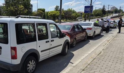 Eskişehir'de peş peşe çarpıştılar:Kaza ucuz atlatıldı