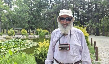 Eskişehir’de zamana direnen adam: Akıllı Telefon yerine pilli radyo