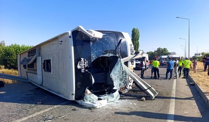 Afyon'da yolcu otobüsü devrildi: Trafik 2 saat kapandı!