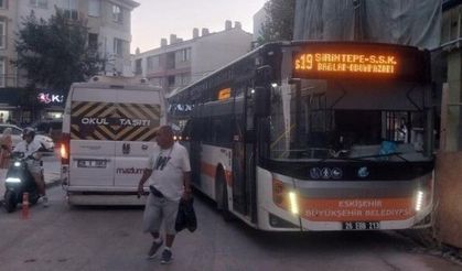 Eskişehir’de hatalı park trafiği kilitledi!
